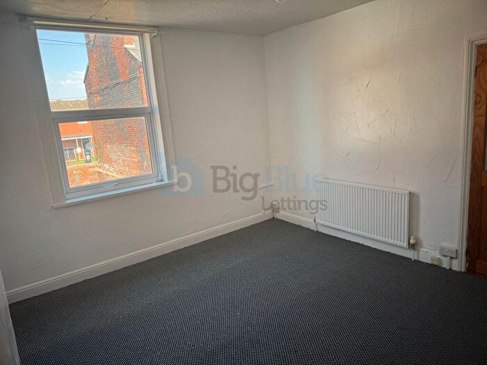 2 Bedroom House To Rent In Temple View Terrace, Leeds, LS9