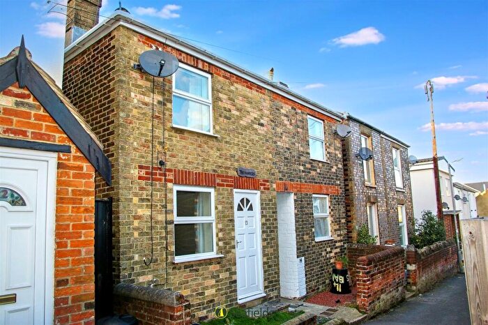 2 Bedroom Semi-Detached House For Sale In Bank Gardens, Ryde, PO33