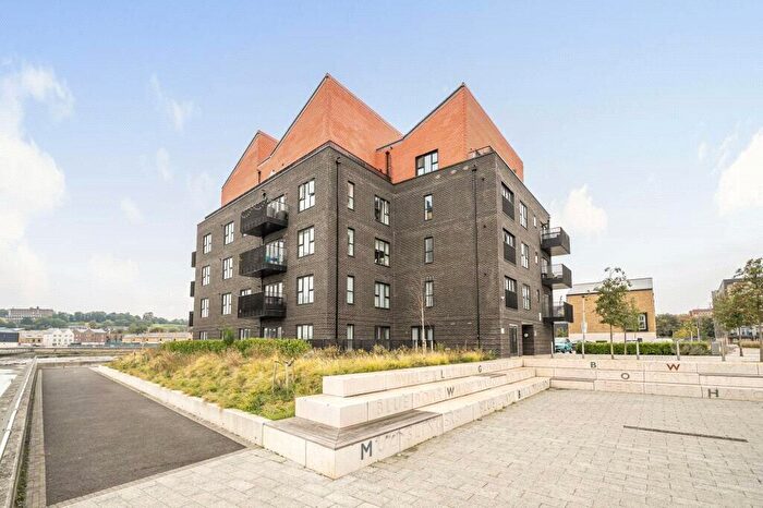 2 Bedroom Flat To Rent In Blue Boar Lane, Rochester, Kent, ME1