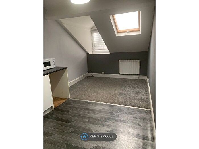 2 Bedroom Flat To Rent In Market Street, Buxton, SK17