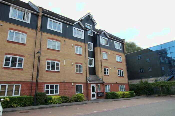 2 Bedroom Apartment To Rent In Longman Court, Stationers Place, Hemel Hempstead, Hertfordshire, HP3