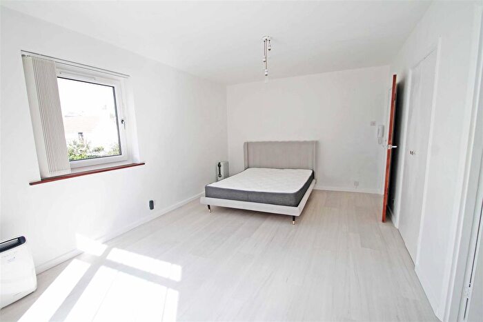 Studio To Rent In Dyke Road, Brighton, BN1
