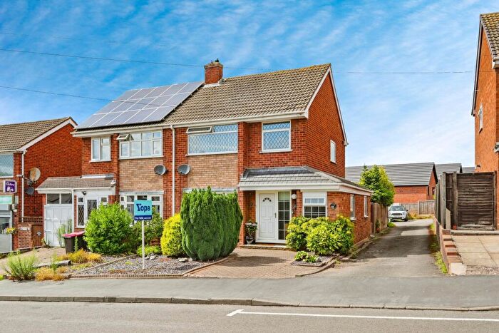 3 Bedroom Semi-Detached House For Sale In Mill Crescent, Tamworth, B78