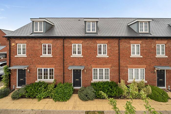 3 Bedroom Terraced House For Sale In Exeter Drive, Kingsmere, Bicester, Oxfordshire, OX26