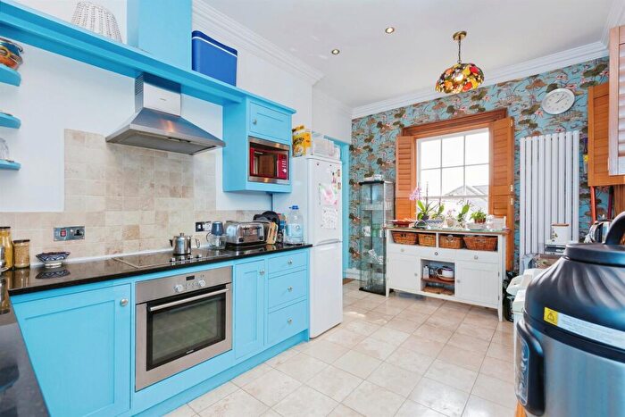 2 Bedroom Flat For Sale In Edith Murphy Close, Birstall, Leicester, LE4