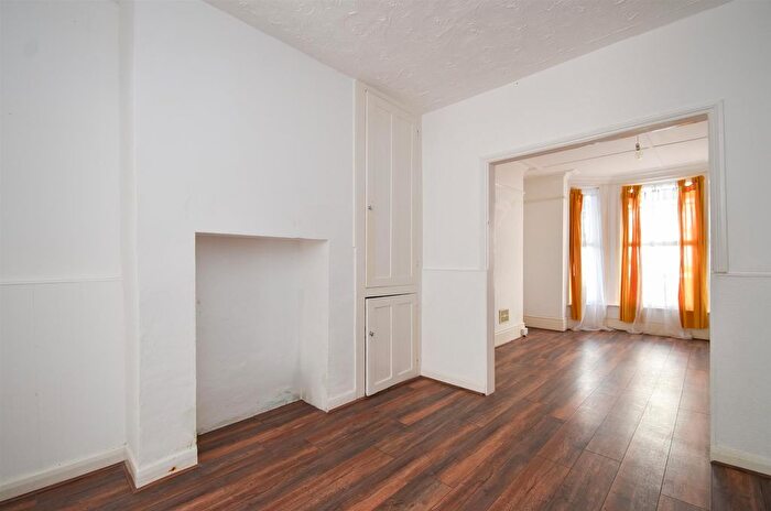 4 Bedroom End Of Terrace House To Rent In Gordon Road, Hastings, East Sussex, TN34