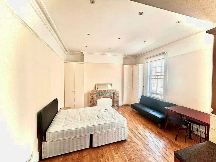 Studio To Rent In Earls Court Road, Earls Court, London, SW5