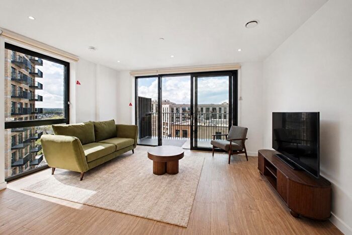 2 Bedroom Flat To Rent In Manser House, London, TW8