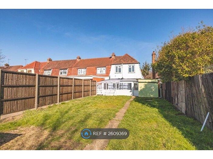 2 Bedroom Semi-Detached House To Rent In Elliman Avenue, Slough, SL2