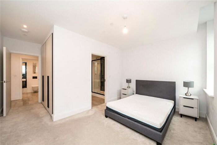 2 Bedroom Apartment To Rent In Memorial Avenue, Slough, Berkshire, SL1