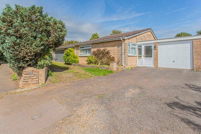 4 Bedroom Detached Bungalow For Sale In The Parklands, Hullavington, SN14