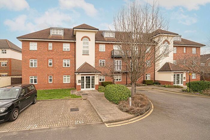 4 Bedroom Flat For Sale In Staines Road East, Sunbury-On-Thames, TW16