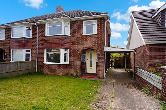 3 Bedroom Semi Detached House For Sale In Gibson Road, High Wycombe, HP12