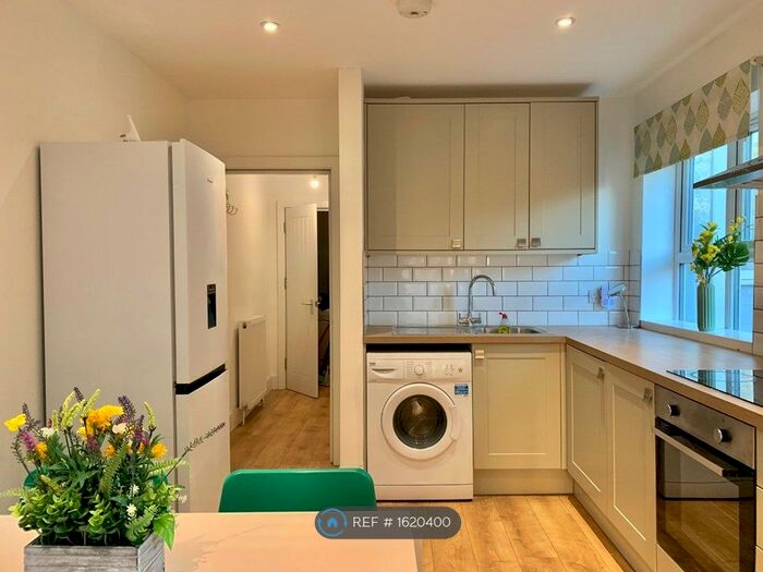 3 Bedroom Flat To Rent In Wightman Road, London, N8