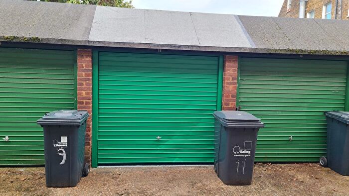 Garage / Parking To Rent In Uxbridge Road, Hanwell, W7