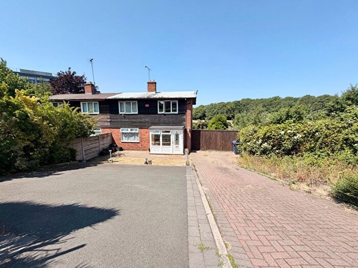 3 Bedroom Semi-Detached House For Sale In Scotts Green Close, Dudley, DY1