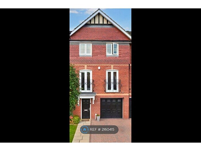 4 Bedroom Terraced House To Rent In Lawnhurst Close, Cheadle Hulme, SK8