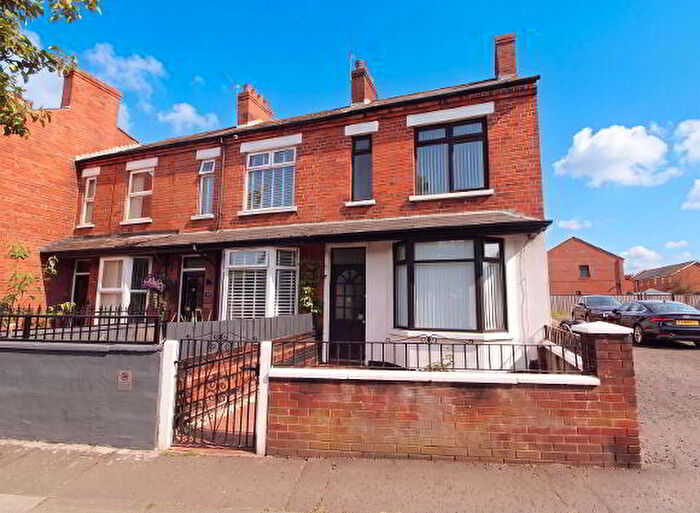 3 Bedroom End Of Terrace House For Sale In York Road, Belfast, BT15