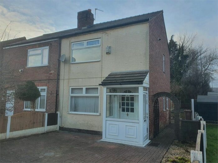 2 Bedroom Semi-Detached House To Rent In Borough Avenue, Pendlebury, Swinton, Manchester M27