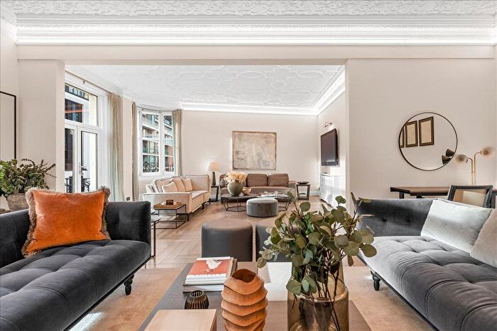 8 Bedroom Flat To Rent In Wellington Court, London, SW1X