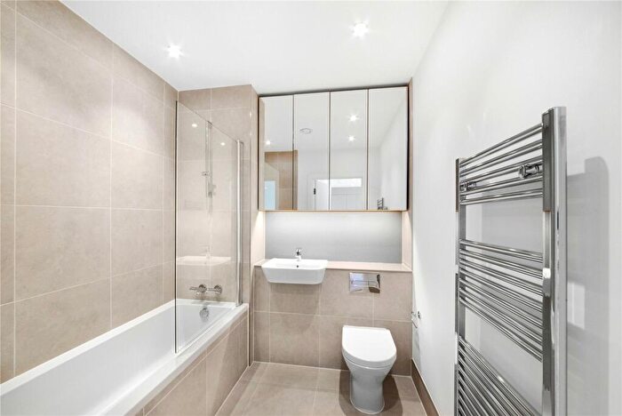 2 Bedroom Apartment To Rent In Royal Captain Court, Arniston Way, E14