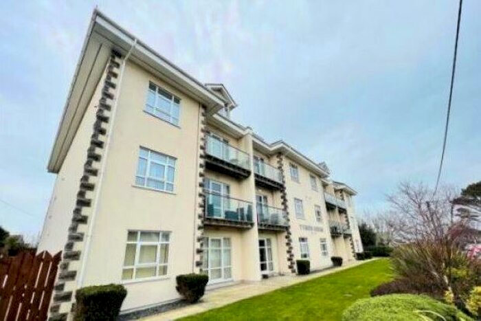 3 Bedroom Flat To Rent In Lon Golff, Pwllheli, LL53