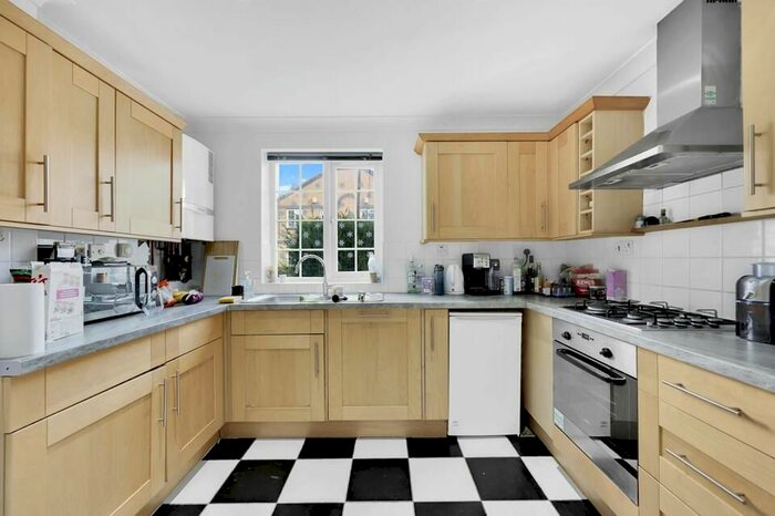 3 Bedroom Town House To Rent In Chargrove Close, London, SE16