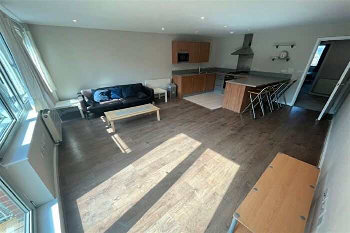 2 Bedroom Flat To Rent In Eden Grove, London, N7