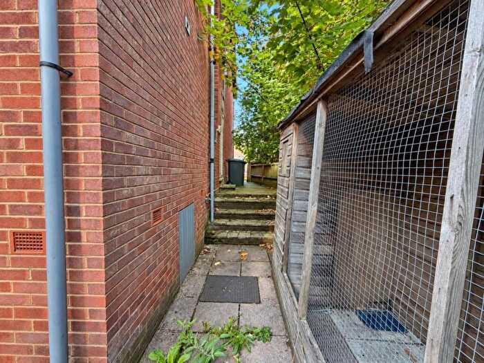 3 Bedroom Semi Detached House To Rent In Mount Close, HP12
