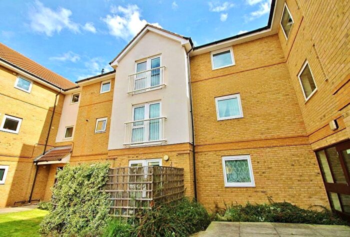 1 Bedroom Flat To Rent In Yeoman Drive, Staines-Upon-Thames, Surrey, TW19