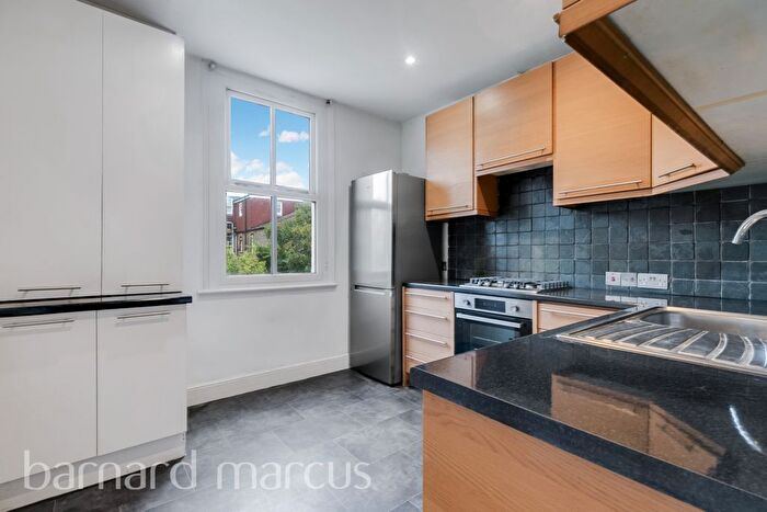 2 Bedroom Flat To Rent In Penwortham Road, Furzedown, Streatham, SW16