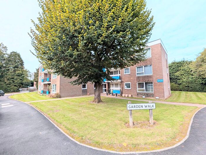 2 Bedroom Flat To Rent In Hawthorn Close, Horsham, RH12