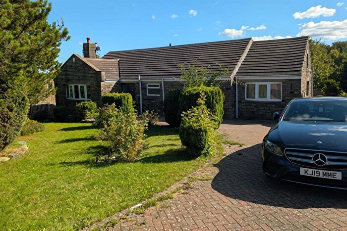 3 Bedroom Bungalow To Rent In Yew Tree Road, Huddersfield, HD2