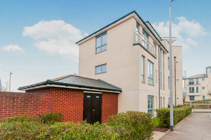 2 Bedroom Apartment To Rent In Springhead Park, Northfleet, DA11