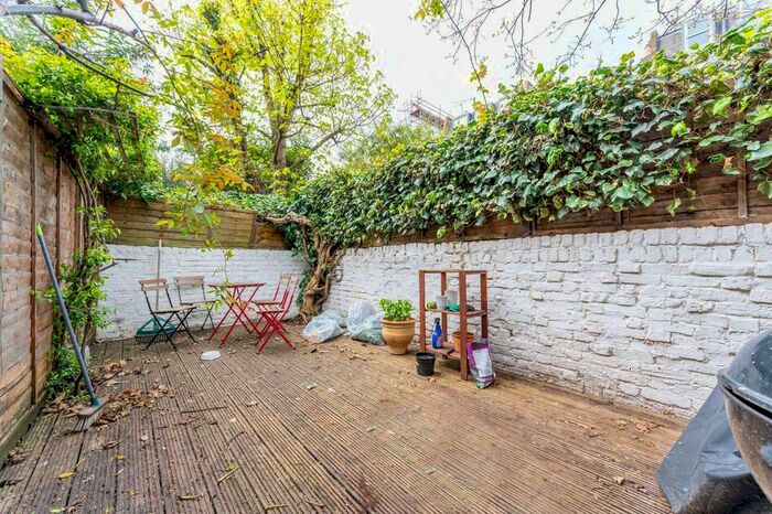 2 Bedroom Flat To Rent In Hammersmith Grove, Hammersmith, London, W6