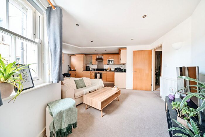 1 Bedroom Flat To Rent In High Street, Esher, KT10