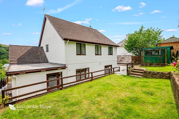 4 Bedroom Detached House For Sale In Dart Bridge Road, Buckfastleigh, TQ11