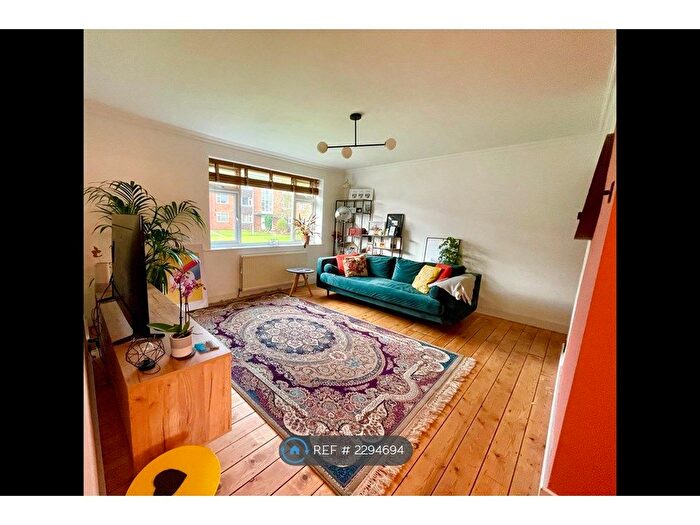 2 Bedroom Flat To Rent In West Didsbury, Manchester, M20