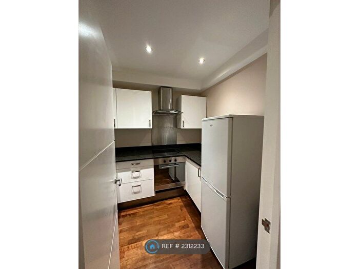 1 Bedroom Flat To Rent In Garratt Lane, London, SW18