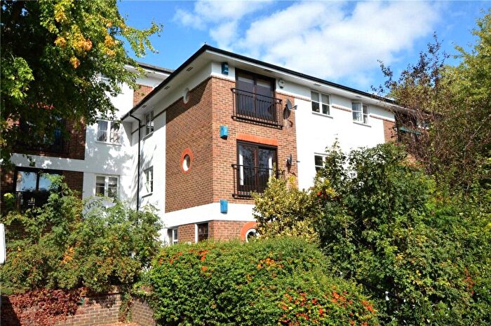 1 Bedroom Apartment To Rent In St. Josephs Vale, Blackheath, London, SE3