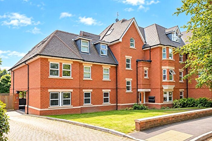2 Bedroom Flat For Sale In Constitution Hill, Woking, Surrey, GU22