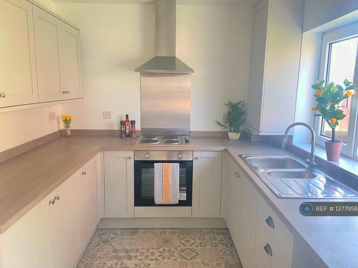 3 Bedroom Semi-Detached House To Rent In The Lindales, Barnsley, S75