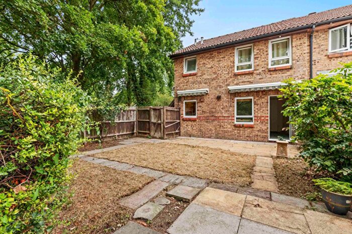 Studio For Sale In Hellyer Way, Bourne End, Buckinghamshire, SL8