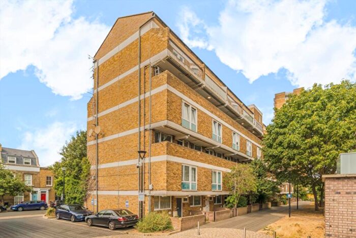 4 Bedroom Maisonette For Sale In Hitchin Square, Bow, E3