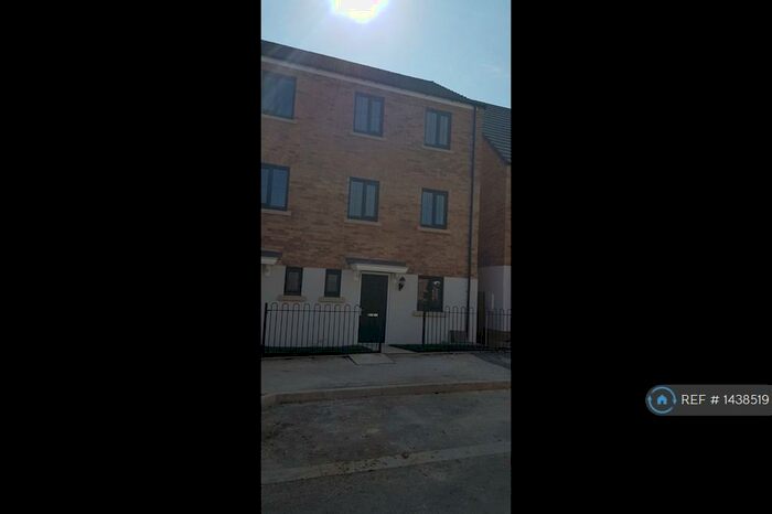 4 Bedroom Semi-Detached House To Rent In The Avenue, Corby, NN17