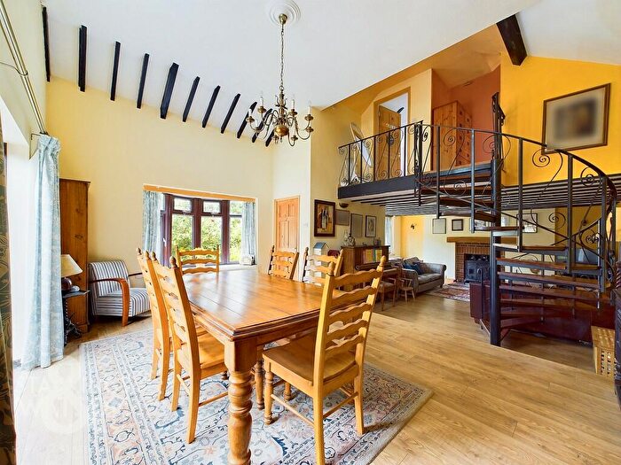 5 Bedroom Chalet For Sale In The Street, Woodton, Bungay, NR35