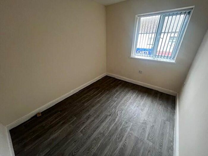 3 Bedroom Flat To Rent In Emerald Street, Cardiff, CF24