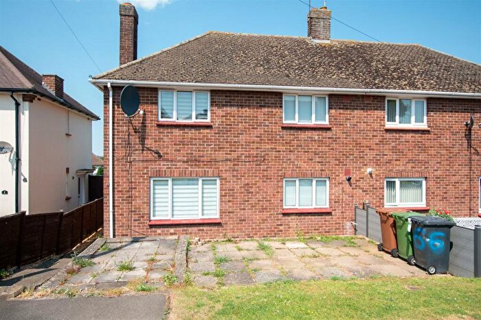 3 Bedroom Semi-Detached House To Rent In Askham Avenue, Wellingborough, NN8