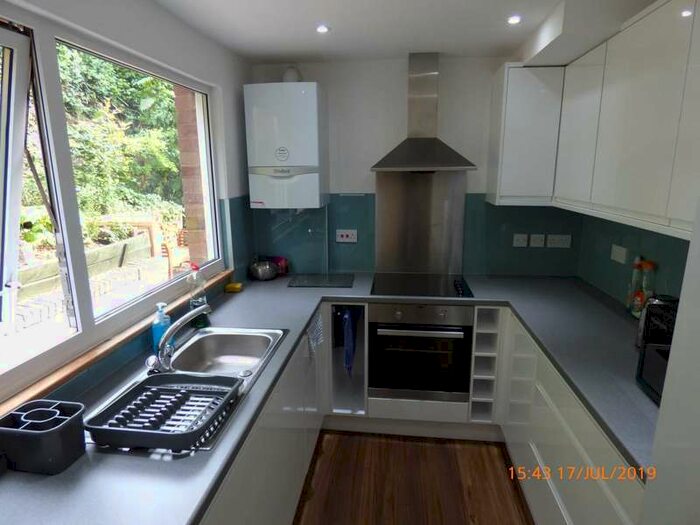 5 Bedroom End Of Terrace House To Rent In Pomfret Avenue, Luton, LU2