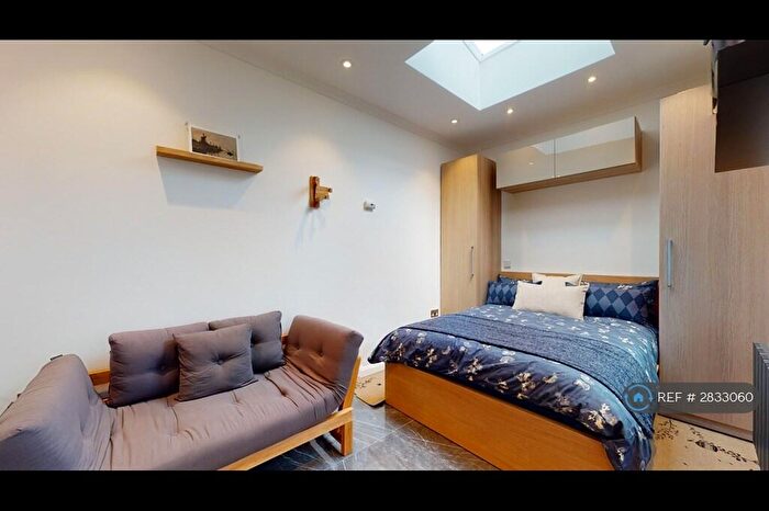 Studio To Rent In Bedford Hill, London, SW12